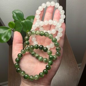 4pc LOT🌠NWOT🌠Stretchy glass bead bracelets >> dark green swirl + milky white